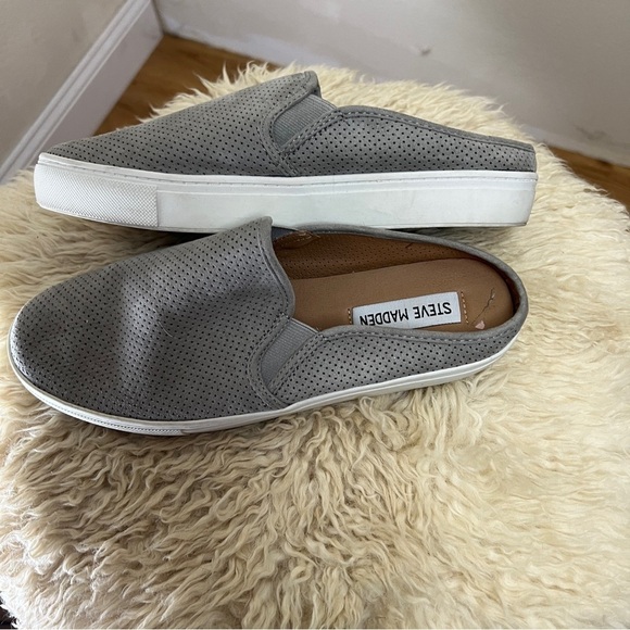 STEVE MADDEN GEENA Flocked Fabric looks like suede upper. Size 7 - Picture 6 of 6